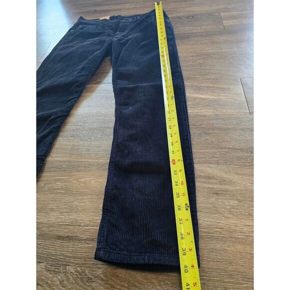 Levi’s Black Corduroy Pants Women 31x30 Retro Straight Leg Fall/Winter Essential - Picture 9 of 9